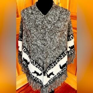 Fotrama Pure Alpaca Wool Gray Black Women's Poncho Llama Western South America